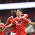 Sudakov e Lukebakio, respetivamente médio ofensivo e extremo do Benfica - Foto: Sérgio Miguel Santos