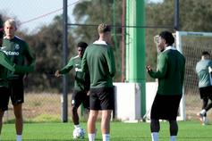 Sporting sem Debast e Zalazar antes da viagem para França