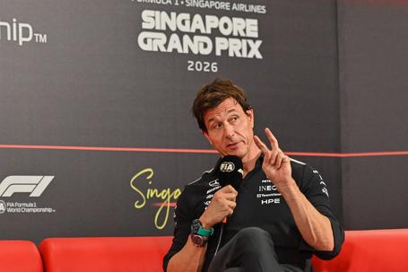 Toto Wolff, diretor da Mercedes, atento à subida de rendimento da Red Bull