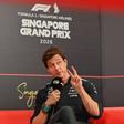 Toto Wolff, diretor da Mercedes, atento à subida de rendimento da Red Bull