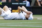Jannik Sinner está lesionado no joelho direito