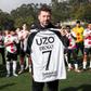 Antes do jogo-treino entre a equipa B do Vitória e o Leixões, Fernando Meira entregou uma camisola especial a Carlos Fangueiro - Foto: Vitória de Guimarães