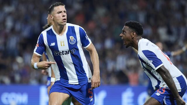 Bednarek e Pablo Rosario - Foto: IMAGO
