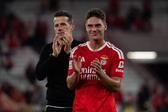 Sudakov e Marco Silva, respetivamente médio e treinador do Benfica — Foto: IMAGO