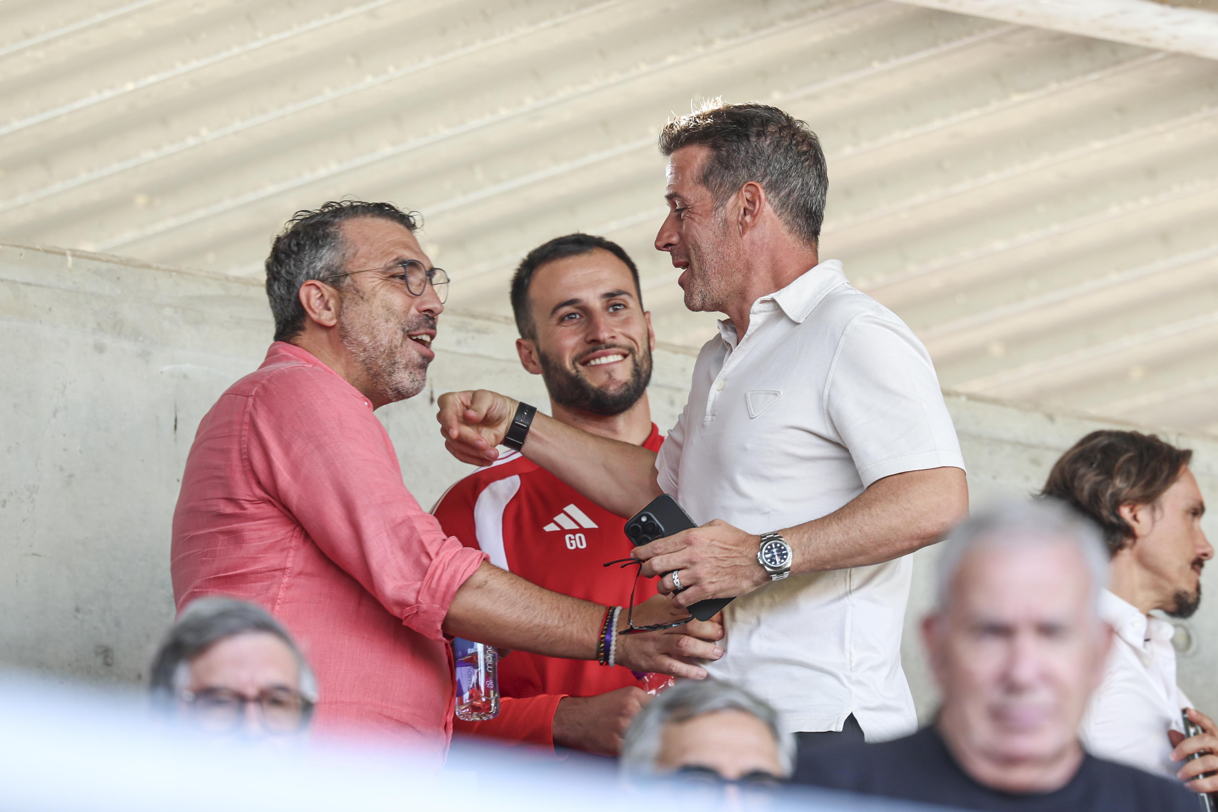 Bruno Basto cumprimenta Marco Silva