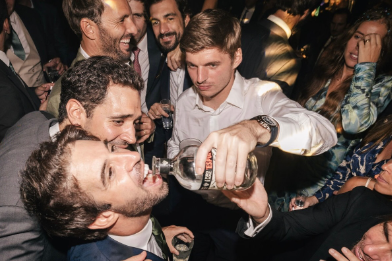 Verstappen e Félix da Costa animados no casamento do português - Foto:  Félix da Costa/Instagram