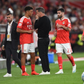 Marco Silva e Bah conversam junto ao banco do Benfica - Foto: Sérgio Miguel Santos