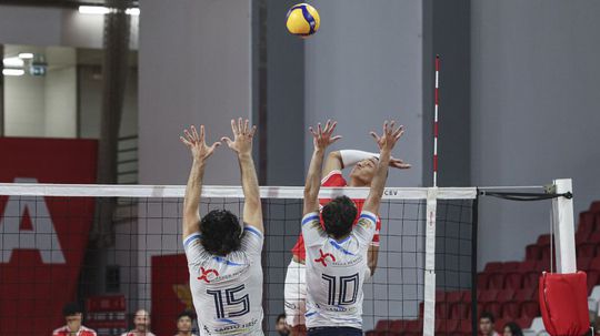 Benfica e Sporting ganham antes do dérbi no voleibol