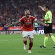 Benfica escreve história feliz em final de loucos