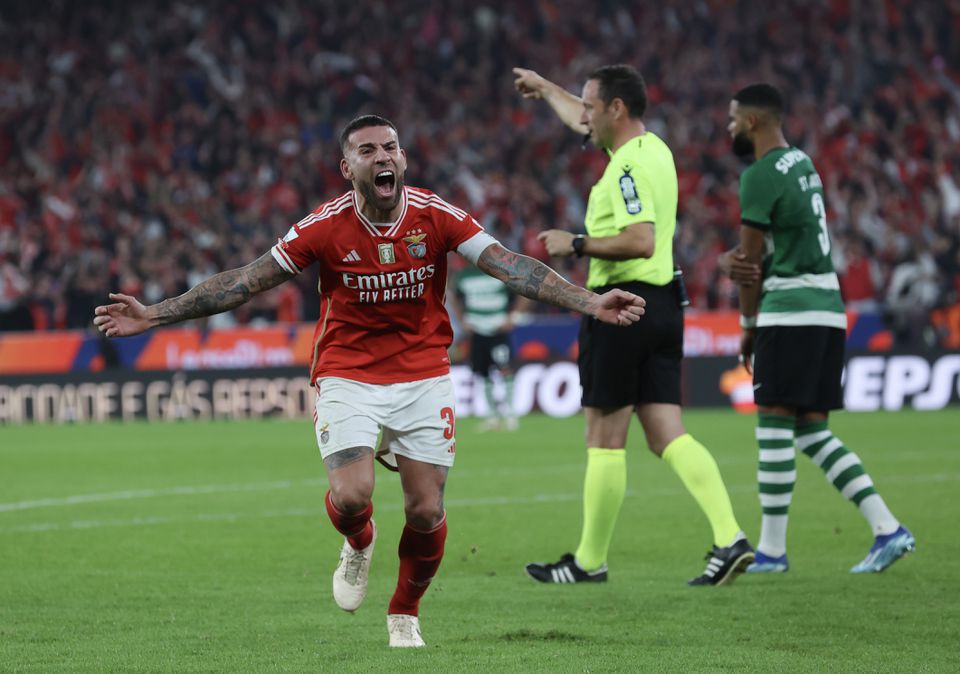 Benfica escreve história feliz em final de loucos