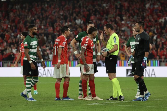 Arbitragem: Pedro Henriques analisa os casos do Benfica-Sporting (vídeo)