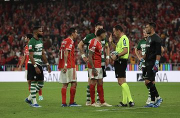 Arbitragem: Pedro Henriques analisa os casos do Benfica-Sporting (vídeo)