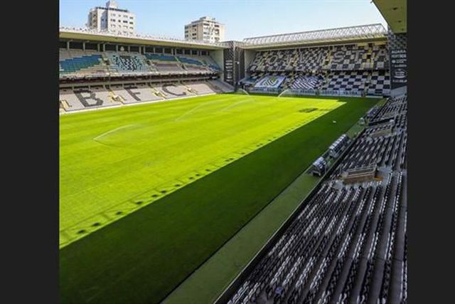 Boavista-Estrela da Amadora: a ferver nas bancadas... e também no relvado
