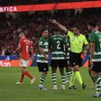 Gonçalo Inácio expulso logo a abrir a 2.ª parte do Benfica-Sporting (vídeo)