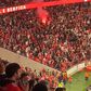 Adeptos do Benfica festejam vitória no dérbi com pirotecnia