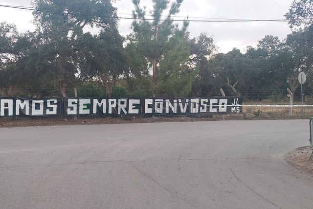 «Estamos sempre convosco»: tarja de apoio ao Sporting em Alcochete antes do dérbi
