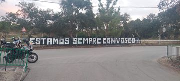 «Estamos sempre convosco»: tarja de apoio ao Sporting em Alcochete antes do dérbi