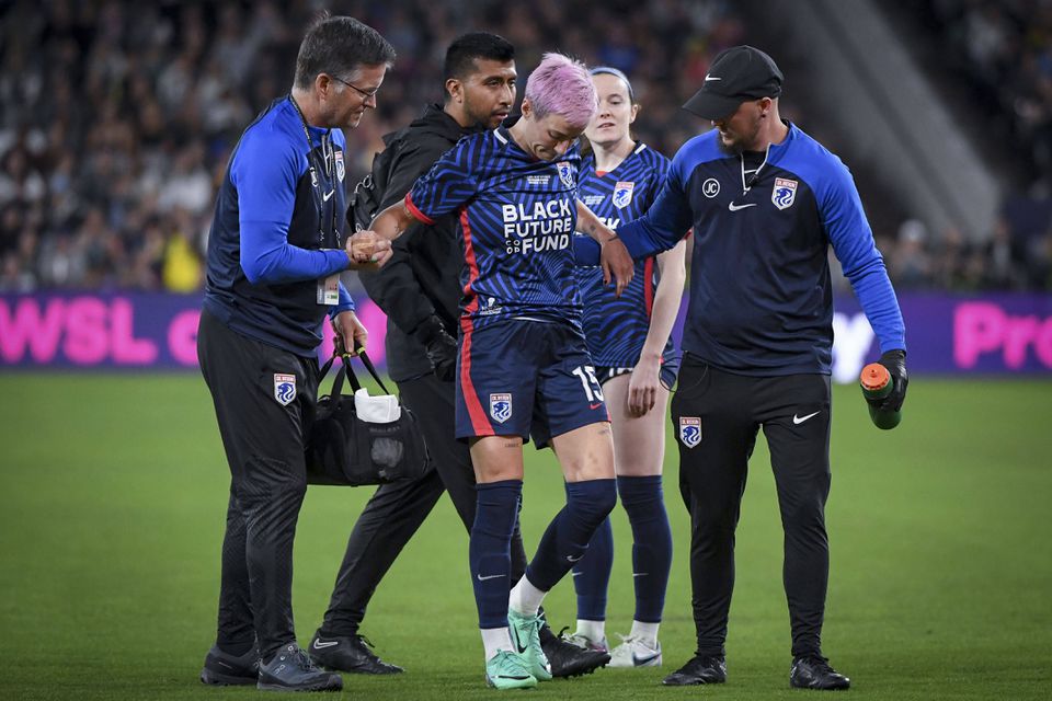 VÍDEOS: Rapinoe lesiona-se no último jogo da carreira e não segura as lágrimas