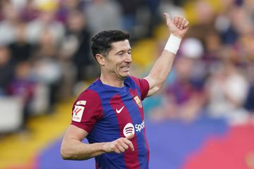 Bis de Lewandowski dá os três pontos ao Barcelona