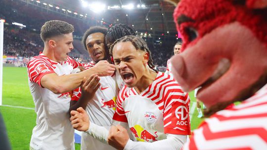 Leipzig vence com mais um golaço de Xavi Simons e mantém lugar Champions
