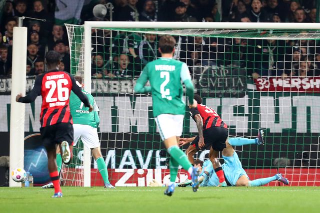 Eintracht de Buta recupera de 0-2 para 2-2 em Bremen