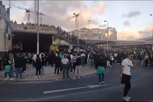 Adeptos do Sporting começam a reunir-se em Alvalade