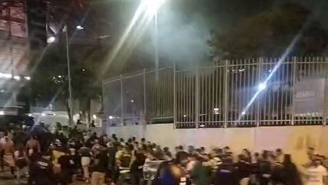 «Invasão! Invasão!» Adeptos do Sporting chegam à Luz