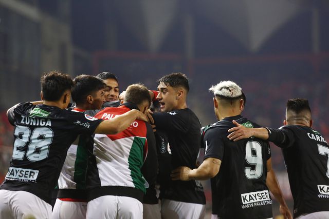 Vídeo: Jogadores do Palestino ajoelham-se pelas vítimas em Gaza e os adversários juntam-se