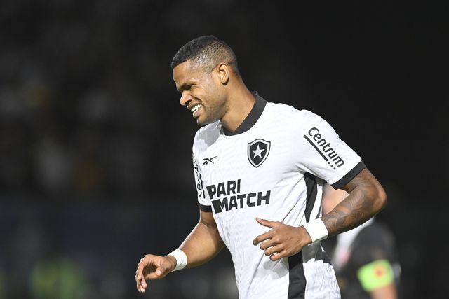 Bragantino-Botafogo acaba empatado e quem sorri é o Palmeiras