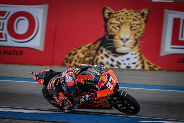 Pedro Acosta sagra-se campeão mundial de Moto2