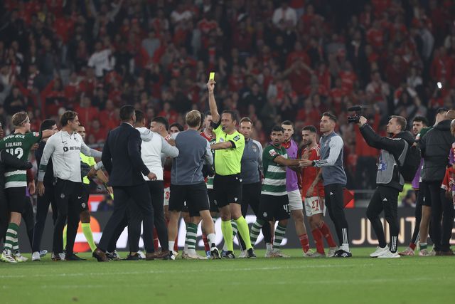 Dérbi acaba com confusão entre jogadores de Benfica e Sporting (vídeo)