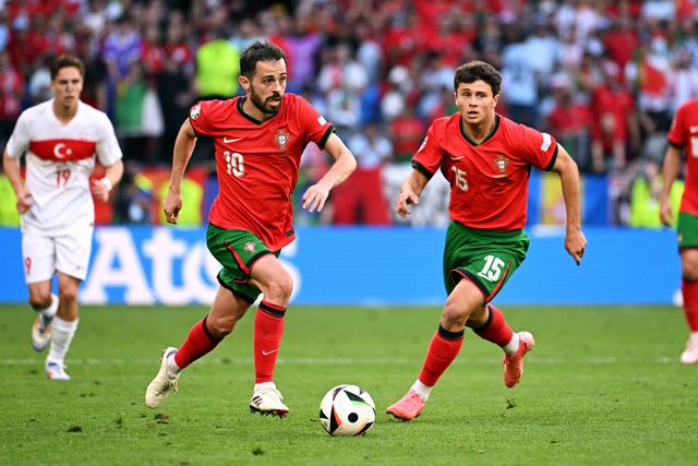 CIES: Dois portugueses e um médio do FC Porto como 'reis' das assistências