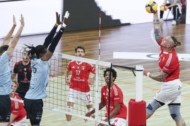 Benfica vence e convence na 1.ª mão dos 32 avos da Taça CEV