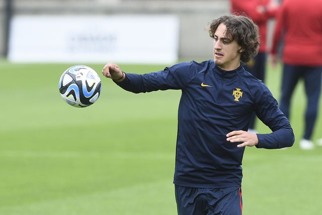 Fábio Silva novamente integrado no treino da Seleção