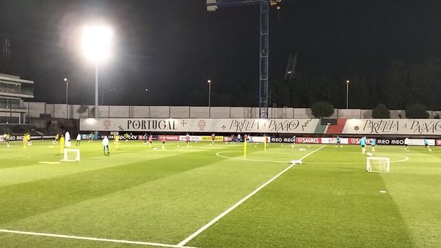 Martínez 'deu' a bola aos jogadores logo no inicio do treino da Seleção