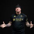 Génova lança equipamento novo com a ajuda de... Undertaker