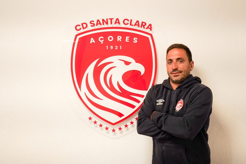 Vasco Matos é o treinador do Santa Clara