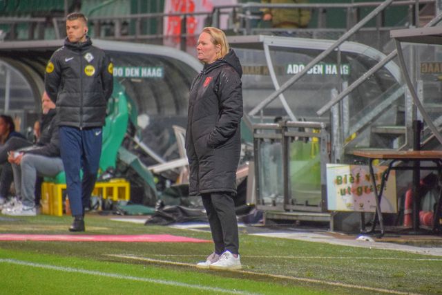 Corina Dekker, treinador do Twente