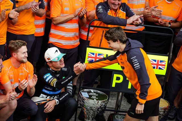 Piastri a dar os parabéns a Norris pela vitória no GP do Brasil