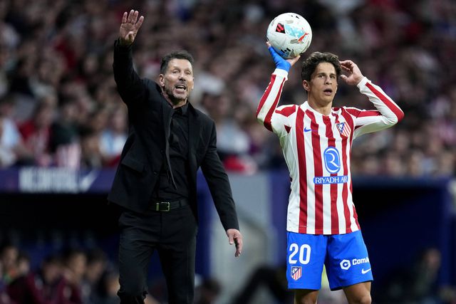 Diego Simeone (à esquerda) e o filho Giuliano Simeone (à direita)