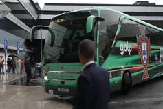 Fotos, autógrafos e otimismo: a partida da Seleção para a Irlanda