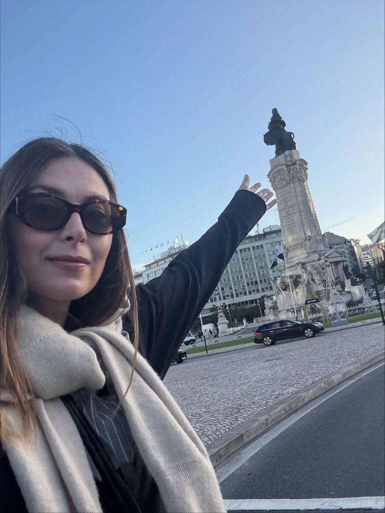 Sharapova junto à estátua do Marquês de Pombal - Foto: Sharapova/Instagram