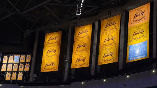 Lakers vão ter novo estandarte