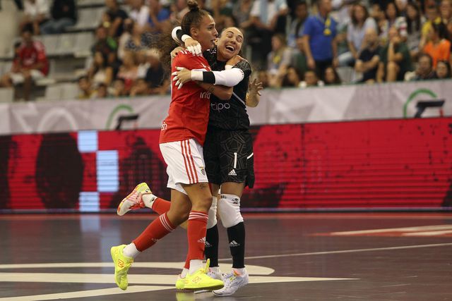 Benfica goleia Sporting no dérbi de futsal feminino