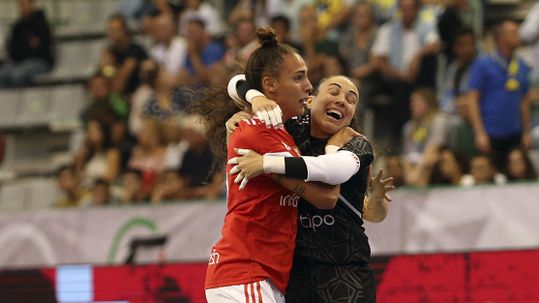 Benfica goleia Sporting no dérbi de futsal feminino