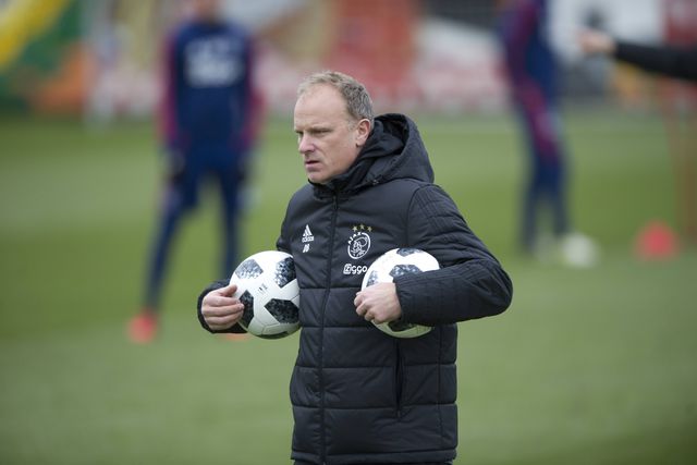 Dennis Bergkamp homenageado em... nota