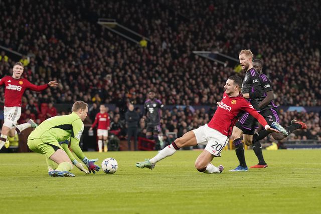 Manchester United perde e está fora da Europa