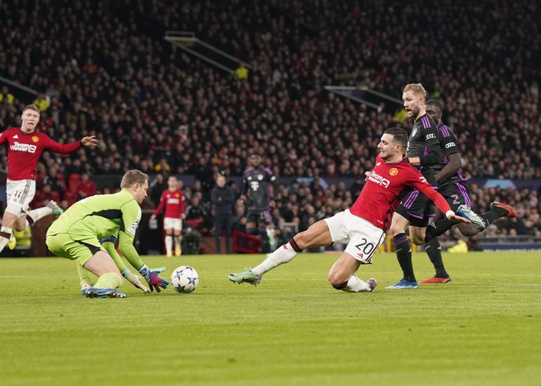 Manchester United perde e está fora da Europa
