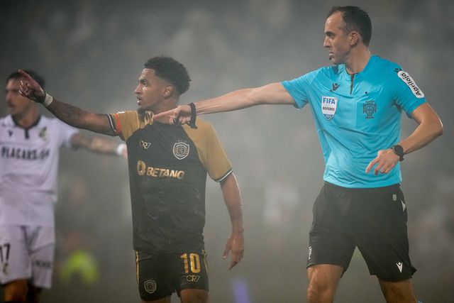 A dificuldade de comentar lances de futebol