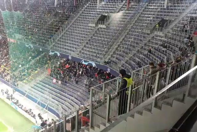 Festa dos adeptos do Benfica depois do golo de Di María